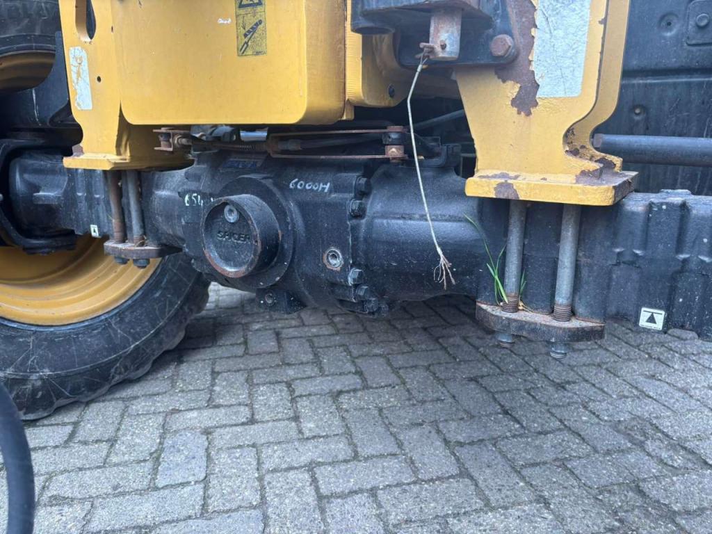 Caterpillar TH408D Photo 8