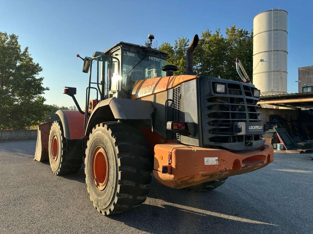 Hitachi ZW220 Photo 6