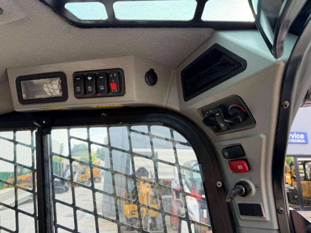 Caterpillar 226 D3 Photo 11