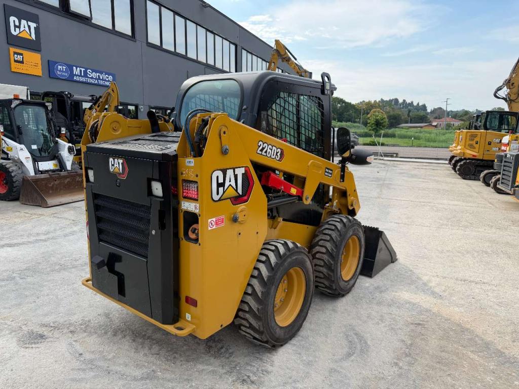 Caterpillar 226 D3 Photo 2