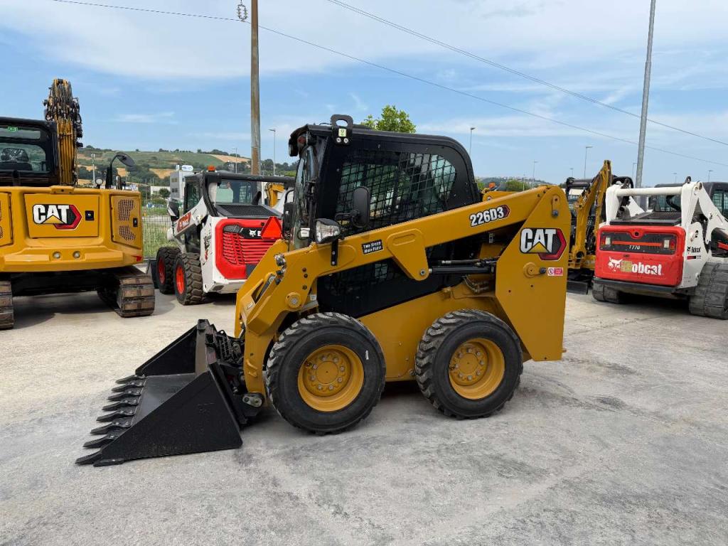 Caterpillar 226 D3 Photo 3