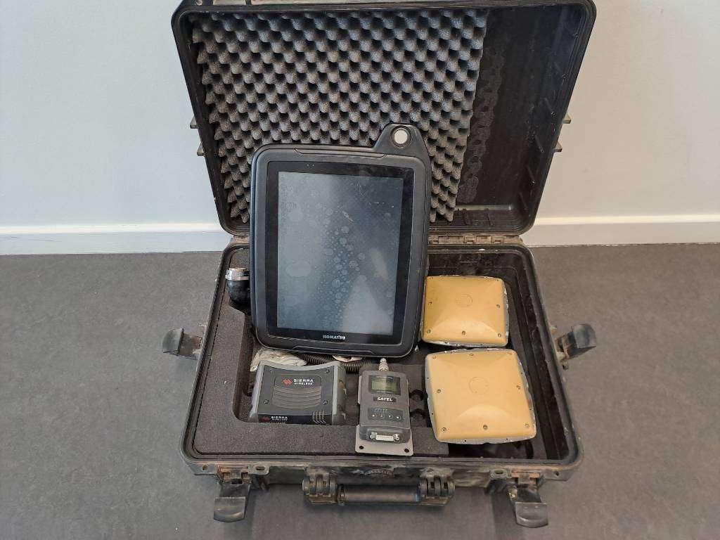 Komatsu GPS System PC210LCI-11 Photo 1