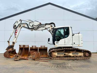 Liebherr R 914 Compact - 5 Buckets + Forks + Tooth / Triple en vente par Boss Machinery