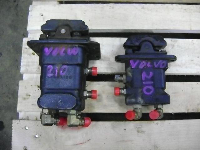 Pédales de contrôle pour Volvo EC 210 B Photo 1