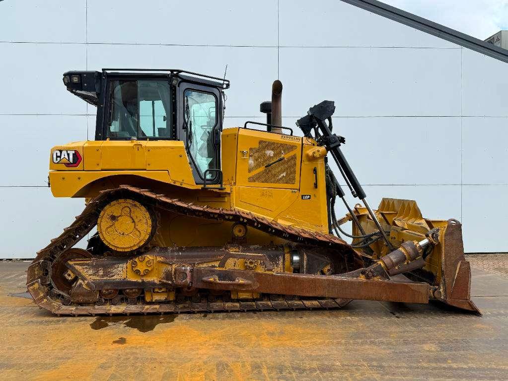 Caterpillar D6XE LGP - German Machine / Ripper Valve Photo 6