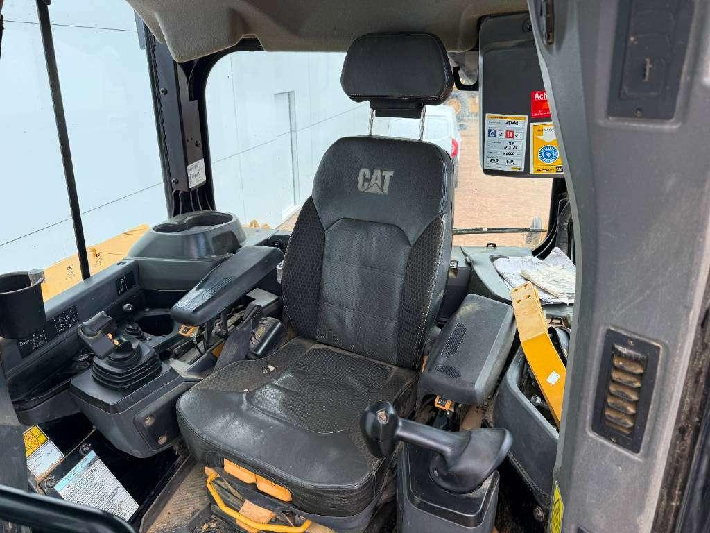Caterpillar D6XE LGP - German Machine / Ripper Valve Photo 9