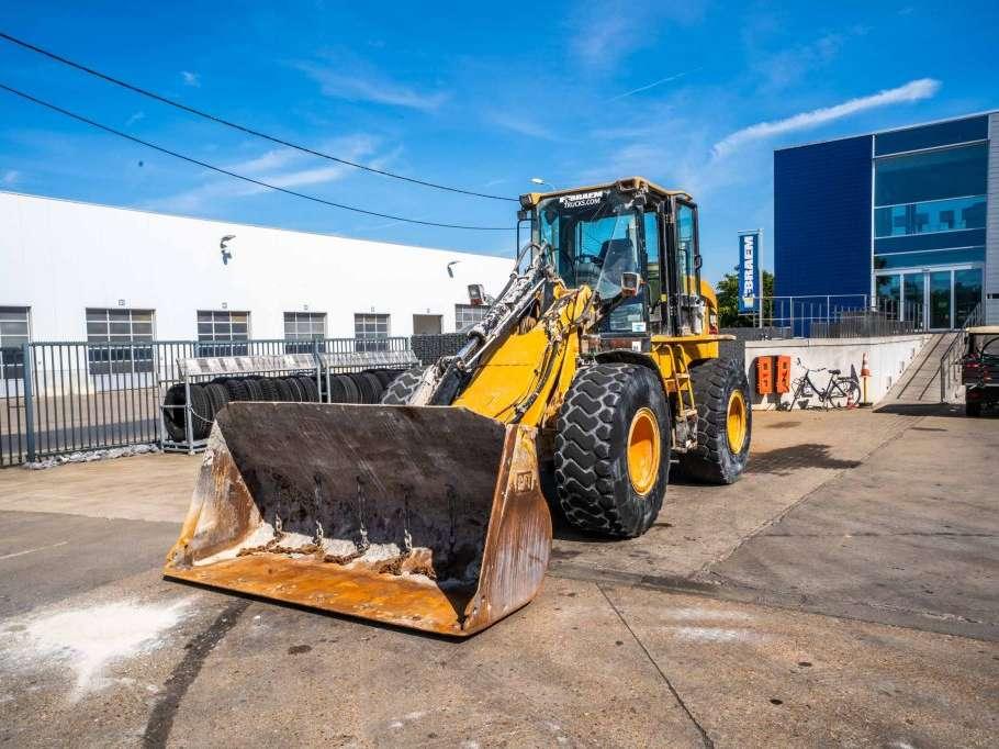 Caterpillar CAT 924G // GODET 3m3 Photo 1