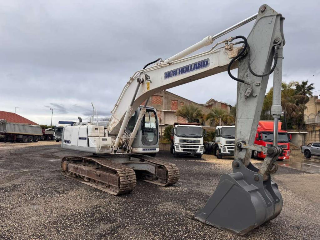 New Holland E245B Photo 9