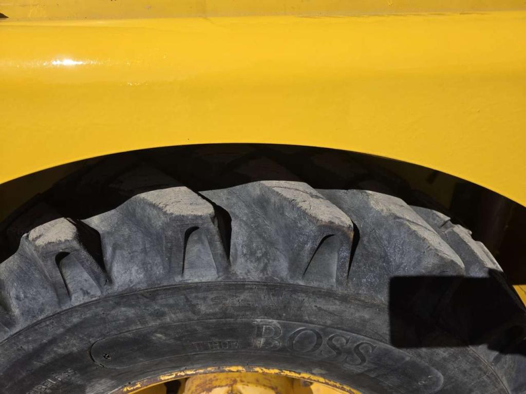 Komatsu WB 70 A Photo 15