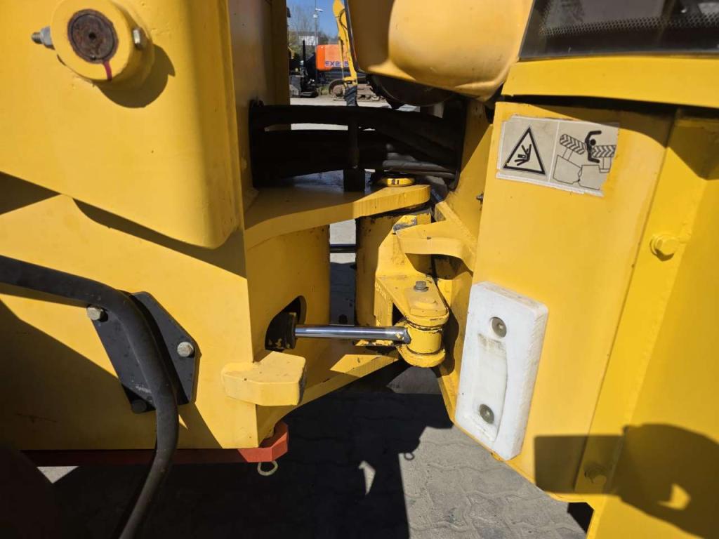 Komatsu WB 70 A Photo 16