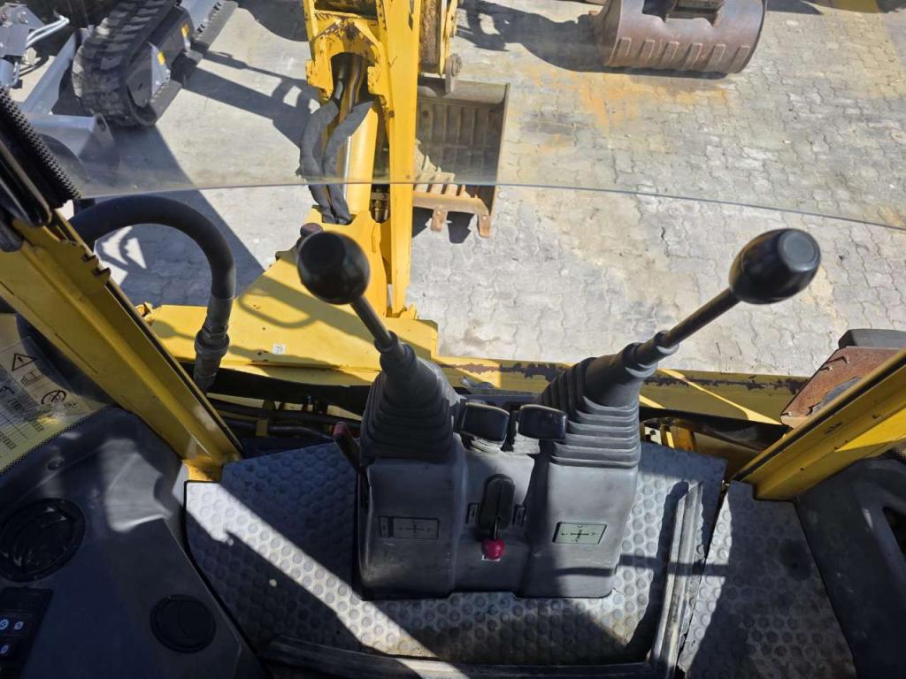 Komatsu WB 70 A Photo 20