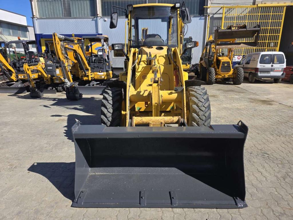 Komatsu WB 70 A Photo 5