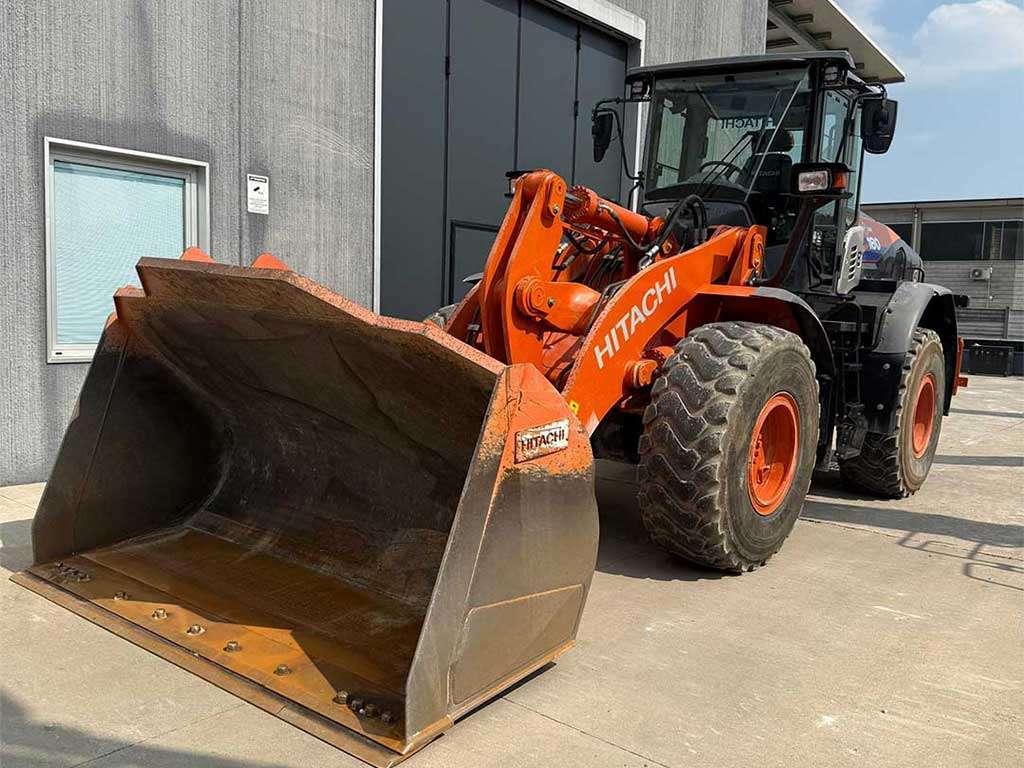 Hitachi ZW180-6 Photo 1