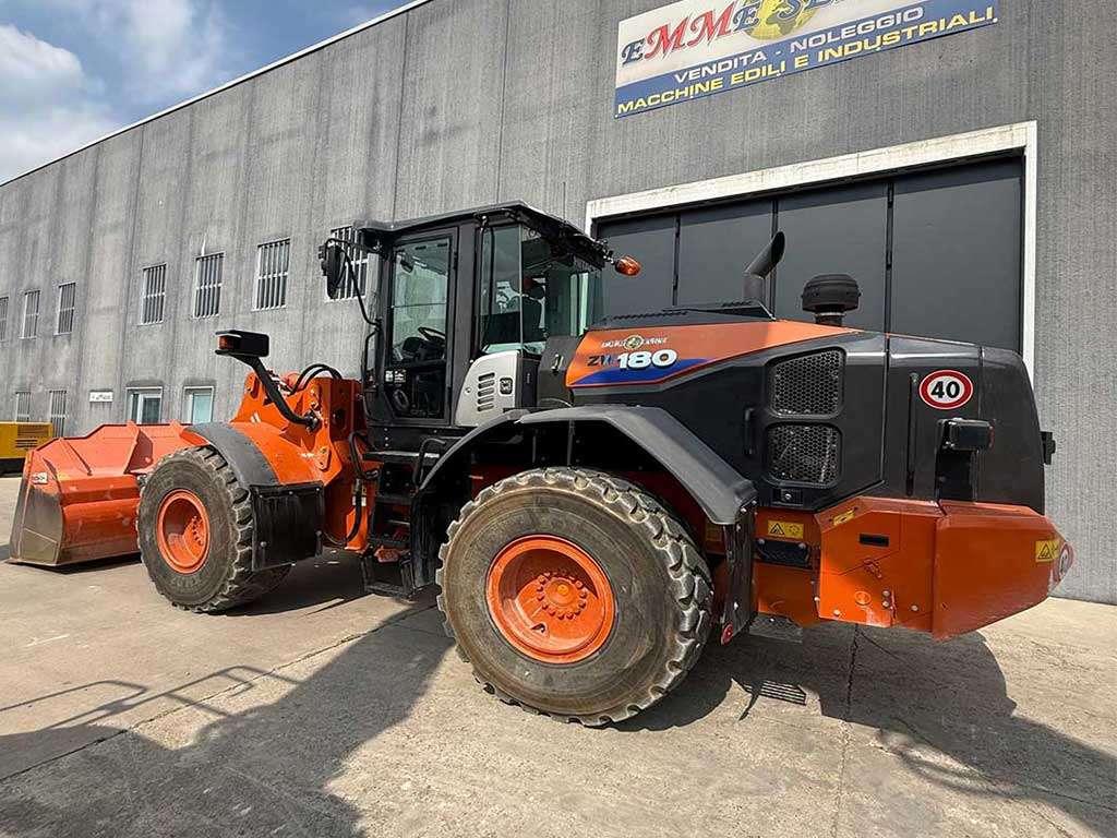 Hitachi ZW180-6 Photo 6