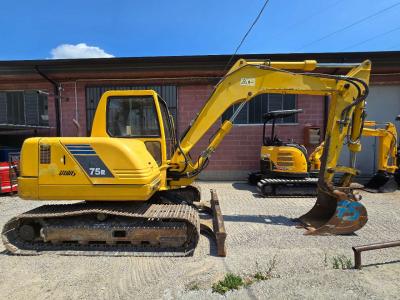 Komatsu PC75R Photo 1