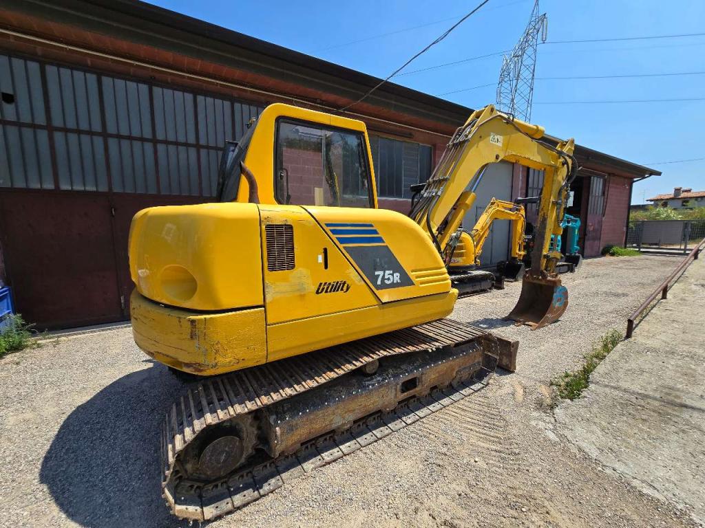 Komatsu PC75R Photo 3
