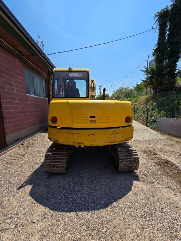 Komatsu PC75R Photo 4