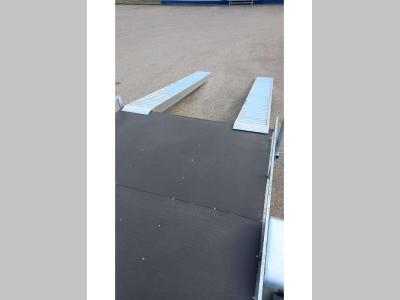 Coppia di rampe in alluminio Lunghezza 4.000 mm - Portata 3.800 kg en vente par Progetto Rampe