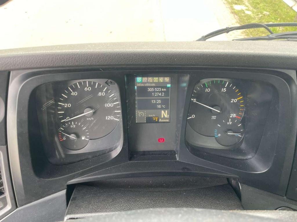 MercedesBenz Antos 2543 6x2 Photo 18