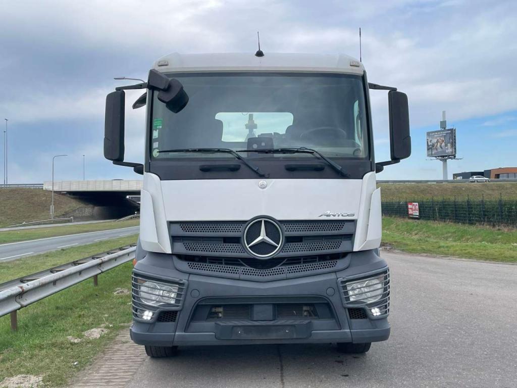 MercedesBenz Antos 2543 6x2 Photo 8