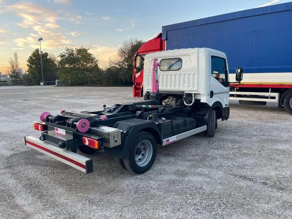 Nissan NT400 SCARRABILE PATENTE B Photo 11