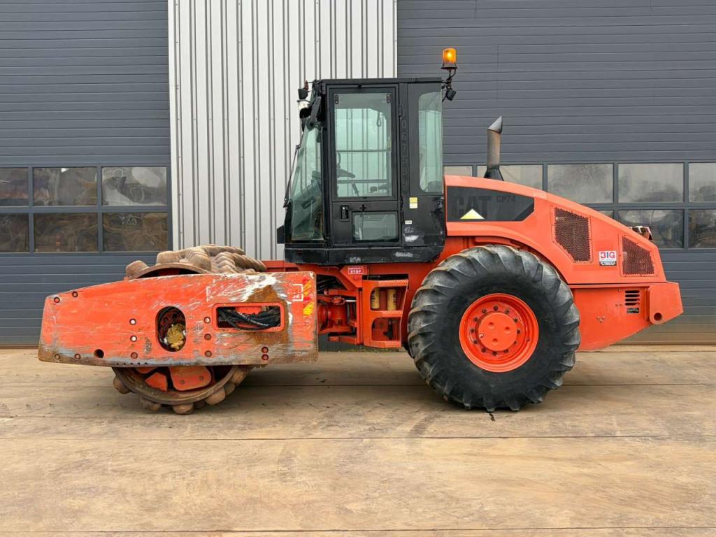 Caterpillar CP74 Photo 1