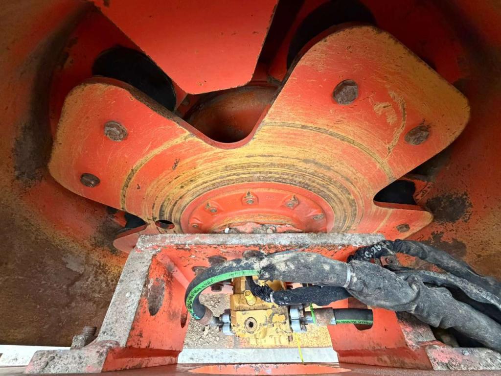 Caterpillar CP74 Photo 12