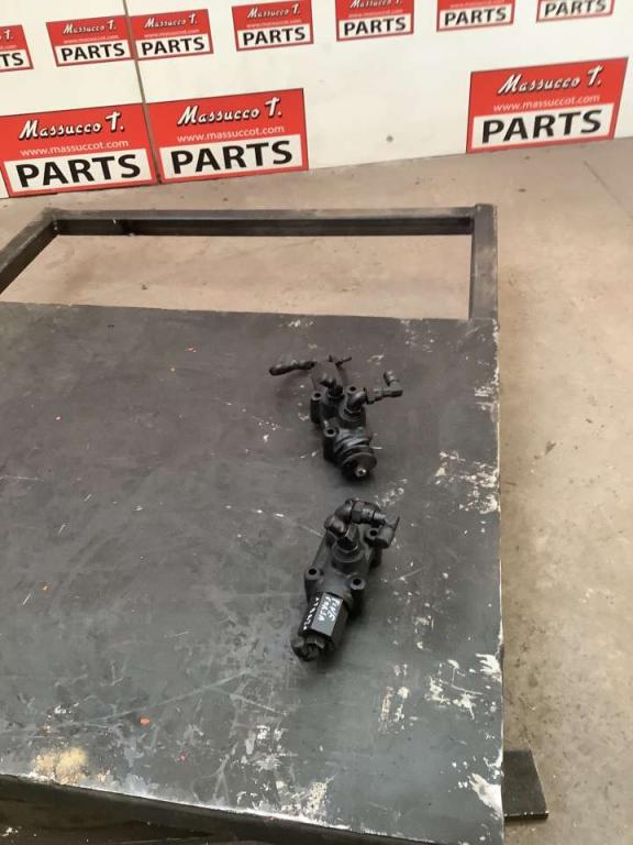 Soupape pour Hitachi ZW250-6 Photo 2