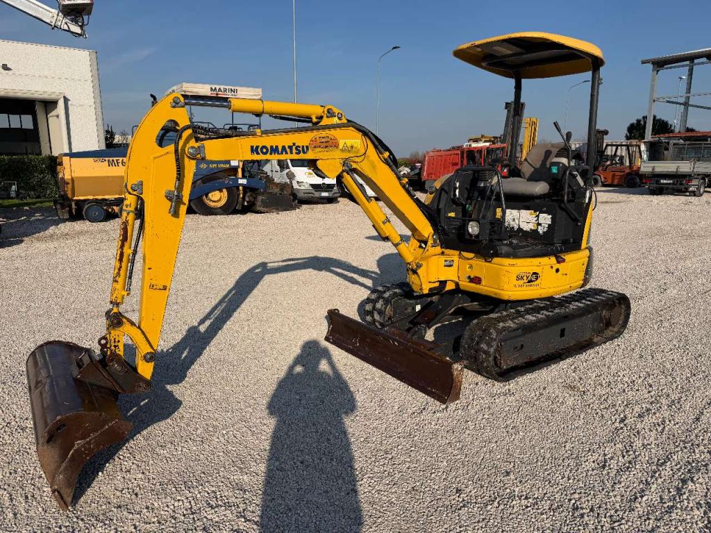 Komatsu PC26 MR-3 Photo 6