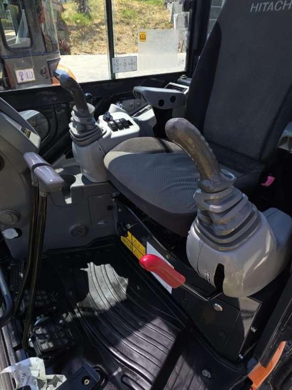 Hitachi ZAXIS 55U Photo 2