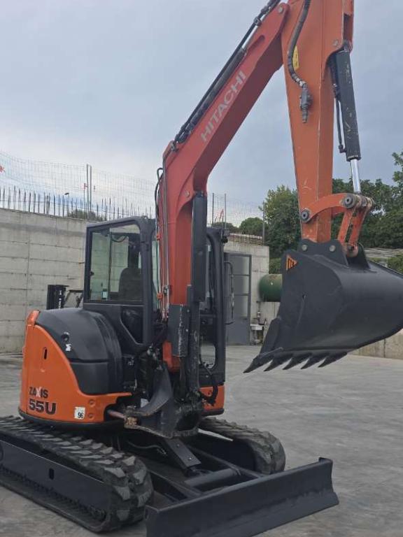 Hitachi ZAXIS 55U Photo 3