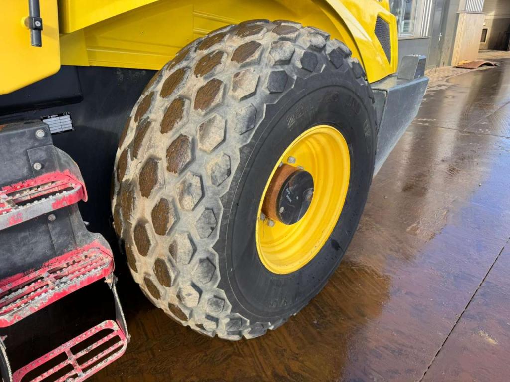 Bomag BW213D-5 Photo 15