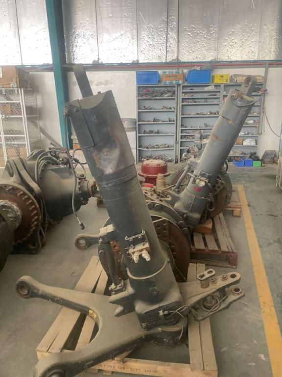 Komatsu HD465-7 Photo 13