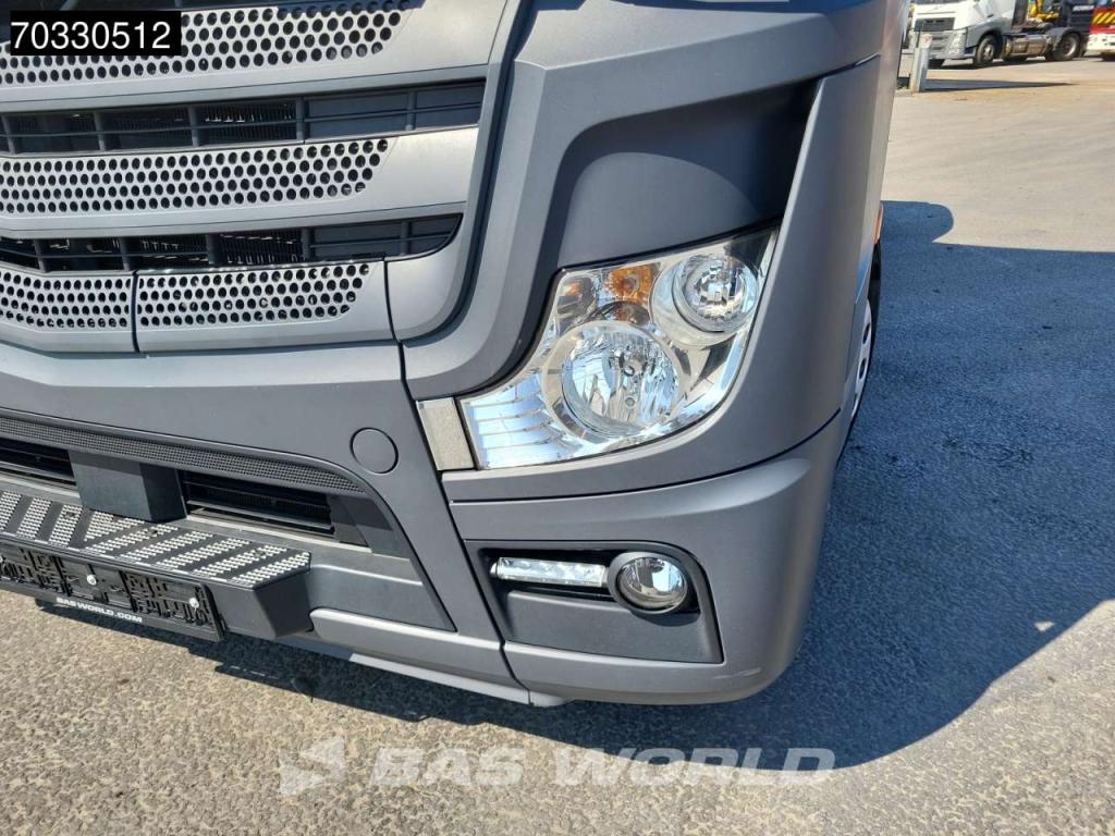 Mercedes-Benz Actros 1851 4X2 BigSpace 2x Tanks M.O.T. Photo 10