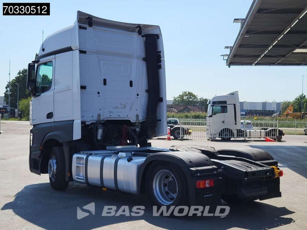 Mercedes-Benz Actros 1851 4X2 BigSpace 2x Tanks M.O.T. Photo 2