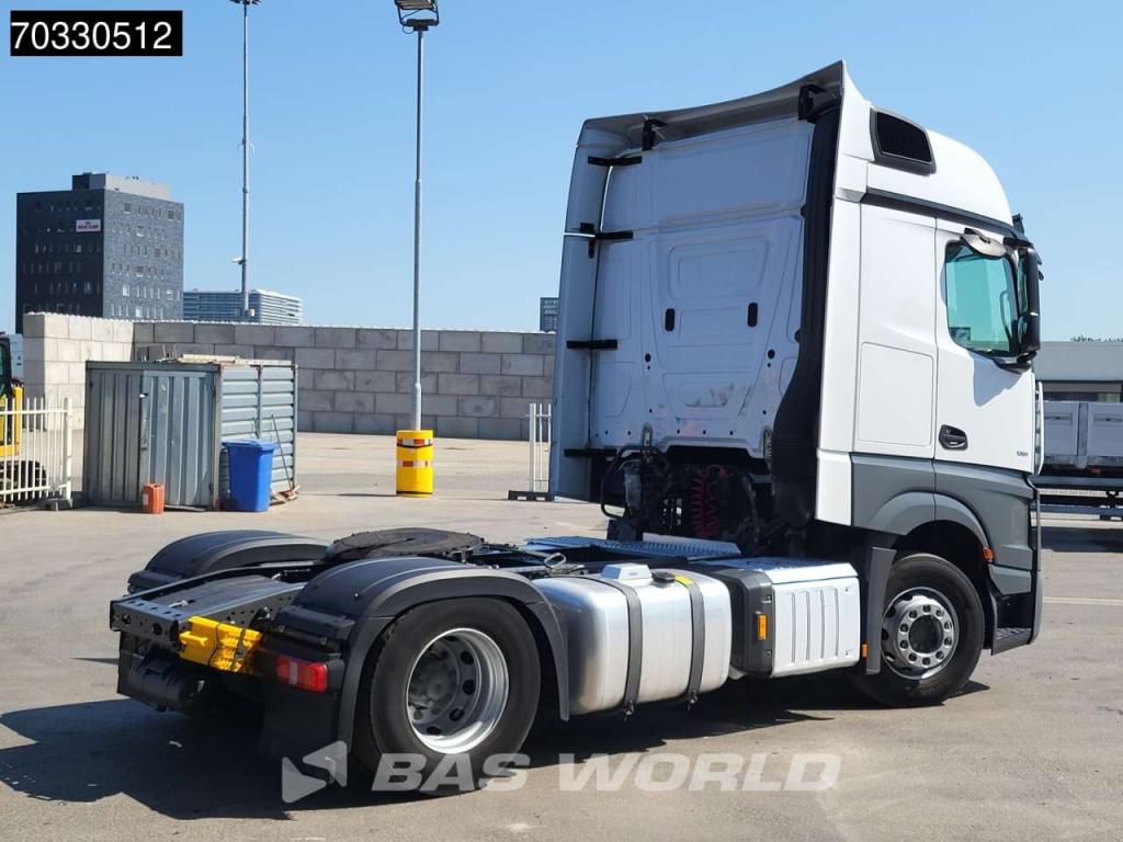 Mercedes-Benz Actros 1851 4X2 BigSpace 2x Tanks M.O.T. Photo 5