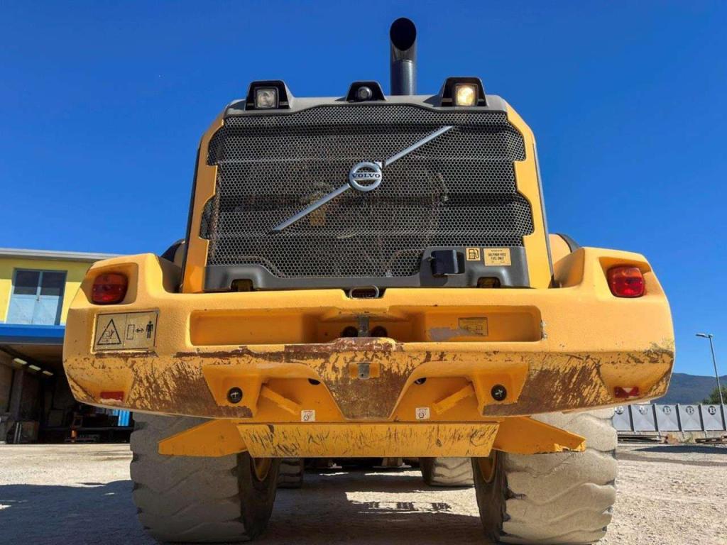 Volvo L120G Photo 28