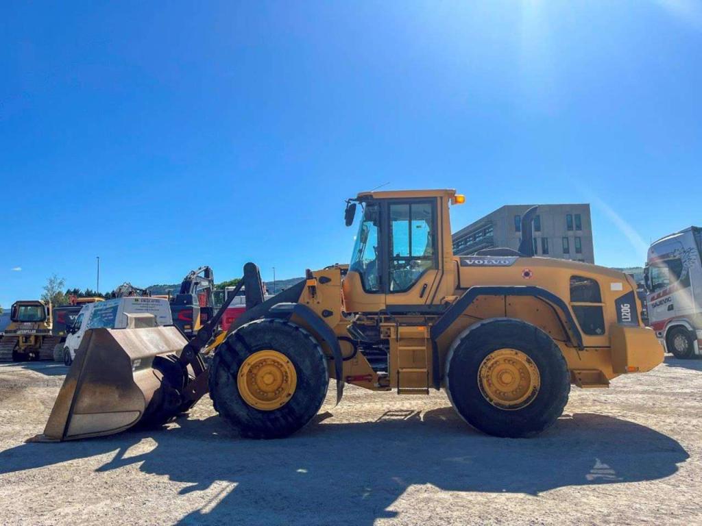 Volvo L120G Photo 8
