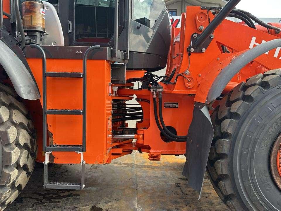 Hitachi ZW310-6 Photo 6