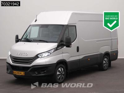 Iveco Daily 35S21 3.0L Automaat L2H2 3,5t Trekhaak 210PK ACC LED Navi Airco Camera Stoelverwamring Euro6 en vente par BAS World B.V.