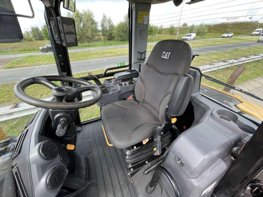 Caterpillar 908 Photo 18