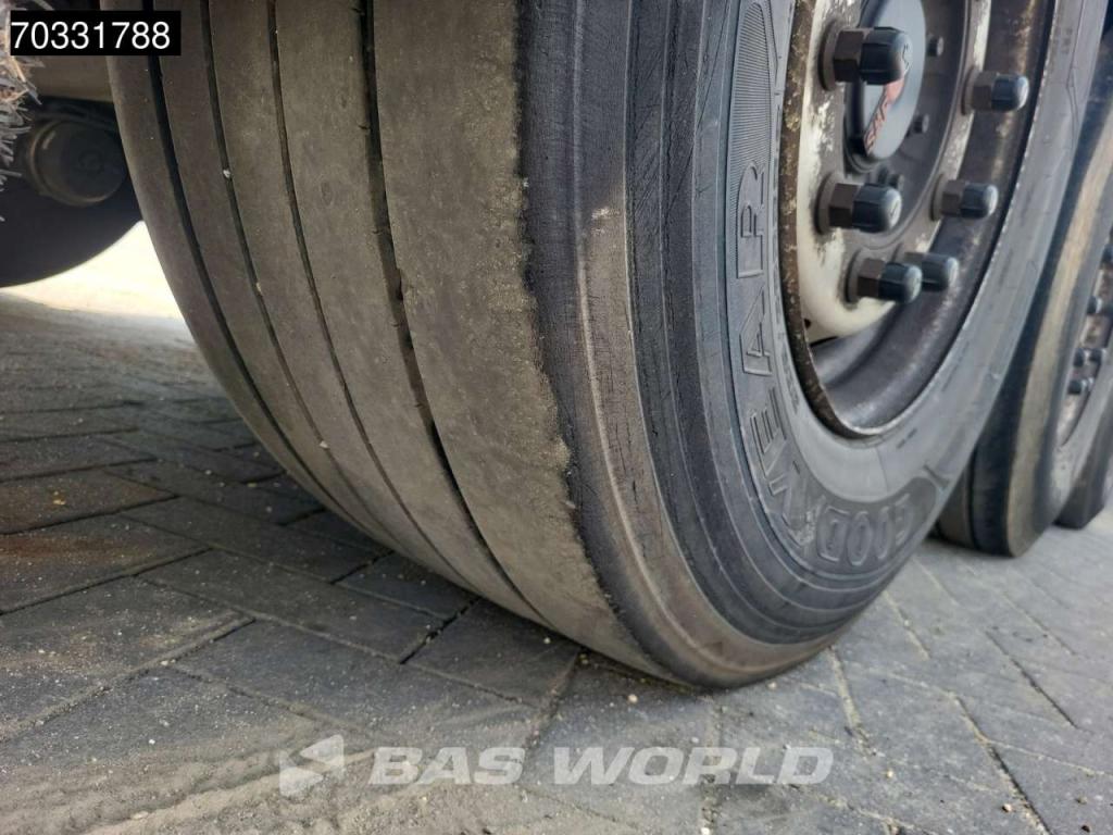 Schmitz SCB*S3B Tailgate Lift Axle 250x270cm Photo 22