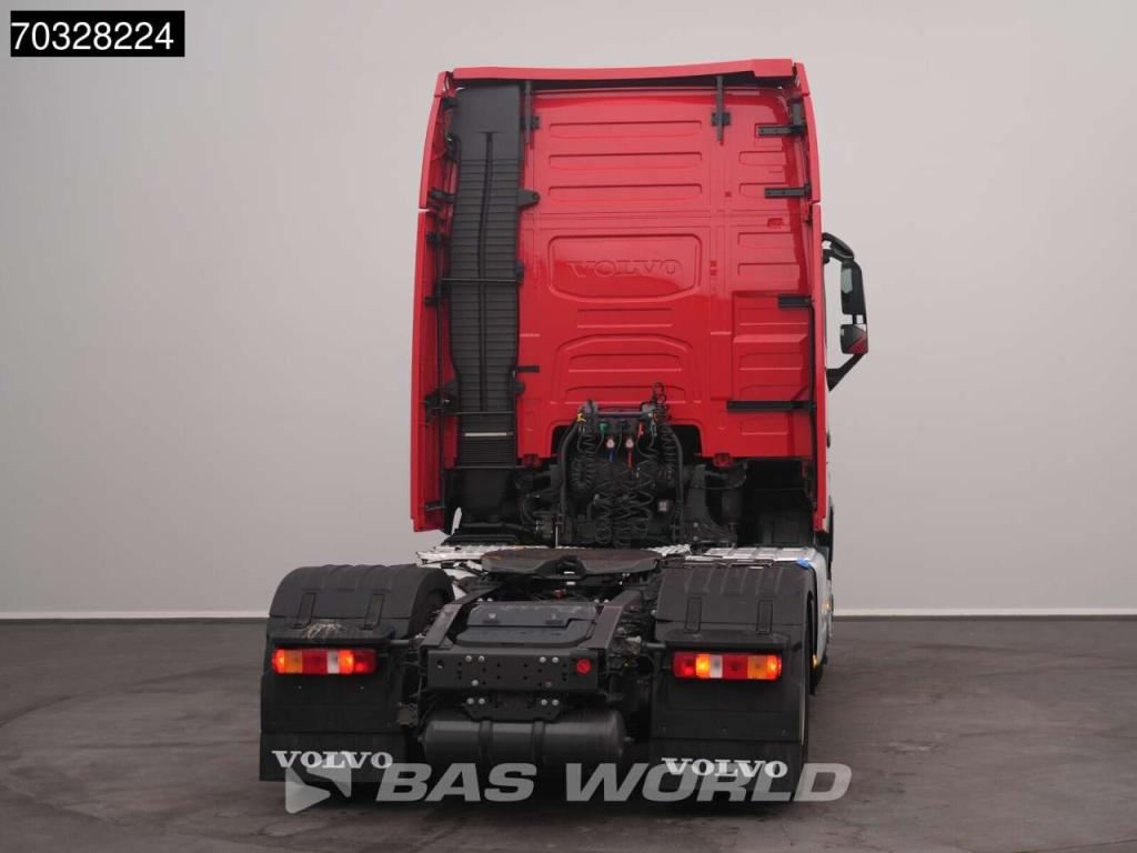 Volvo FH 460 4X2 XL 2x Tanks Navi ACC Photo 7