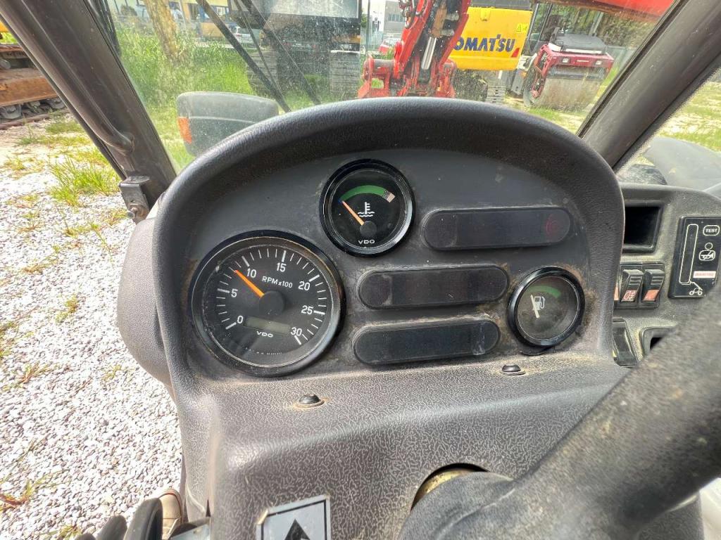 Manitou MLT 741-120 POWERSHIFT Photo 11