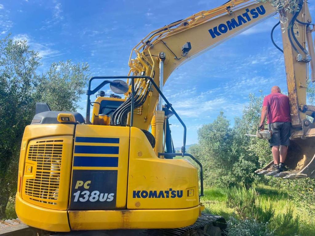 Komatsu PC138US-11 Photo 3