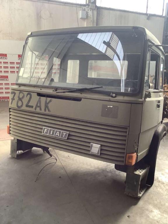 Cabine pour Fiat 260/330  F 35 Photo 2