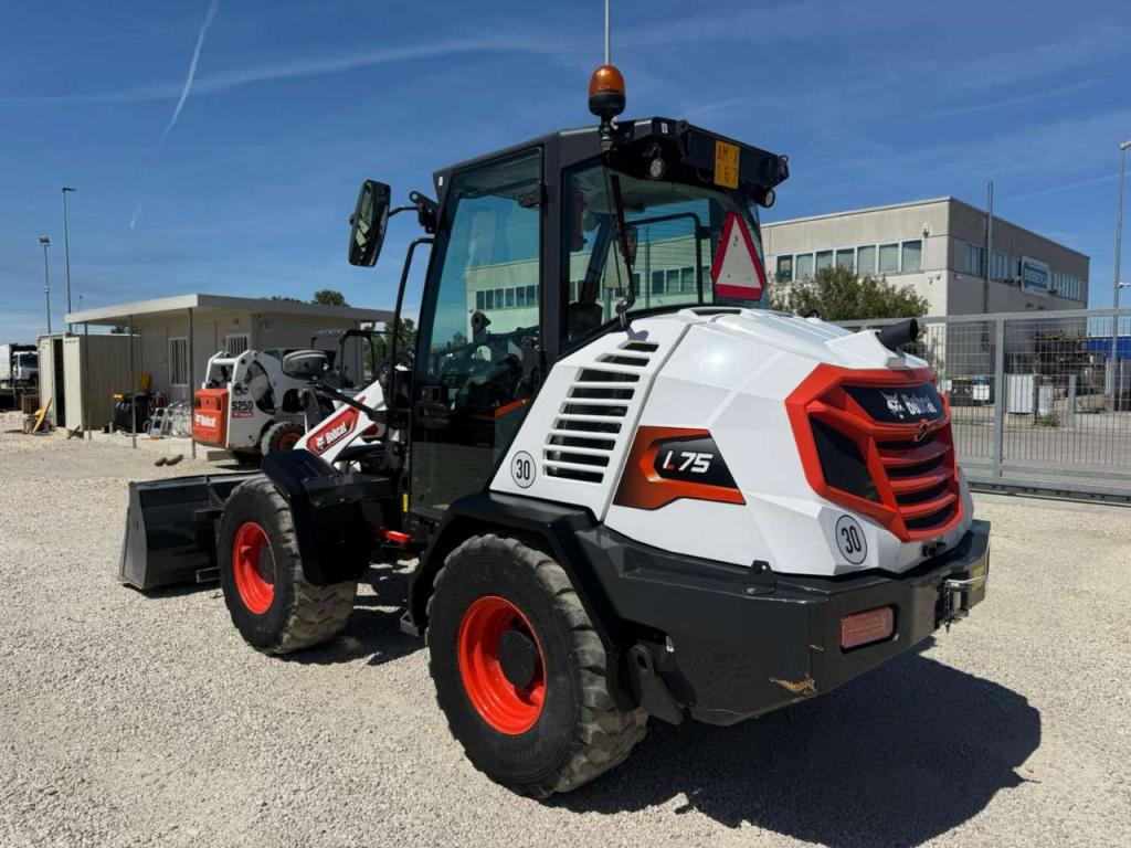 Bobcat L75 Photo 3