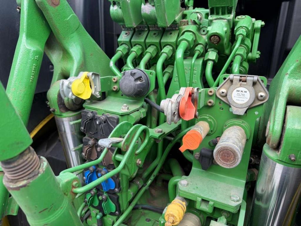 John Deere 6175R Photo 23