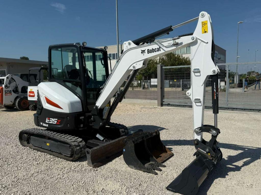 Bobcat E35z Photo 2