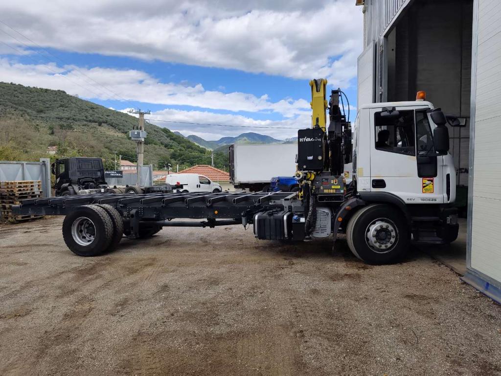 Iveco EUROCARGO 180E25K Photo 30